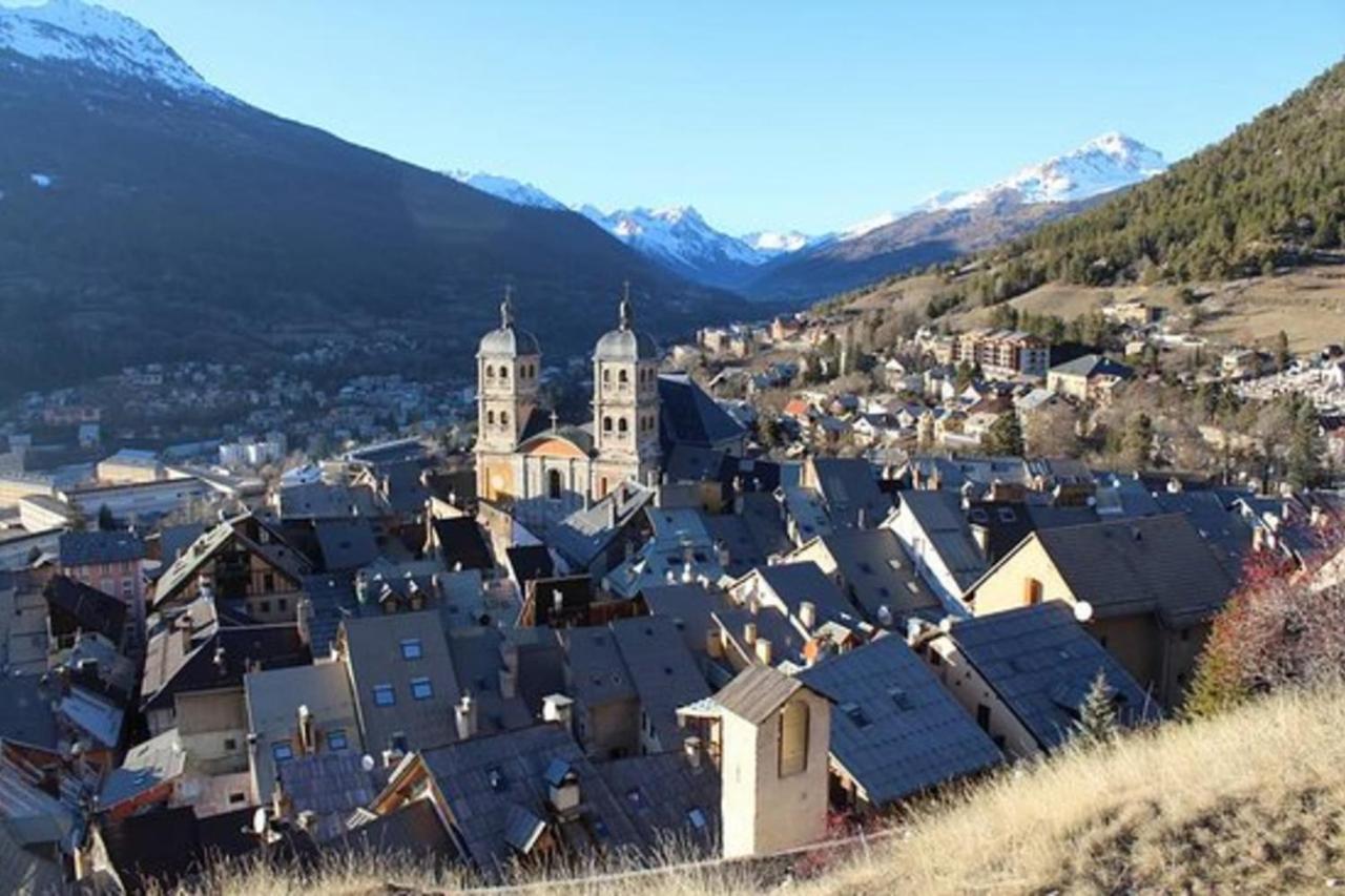 Rare Pearl With An Incredible View Of All Briancon Exterior photo